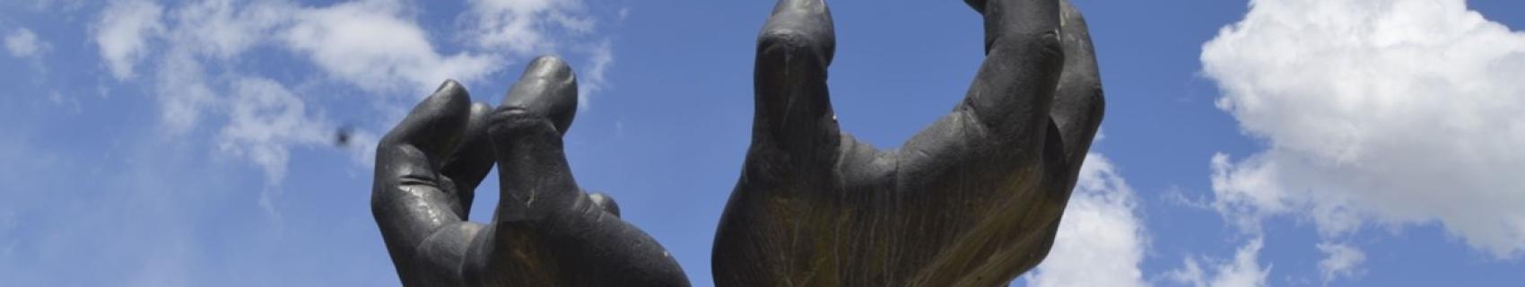 Imagen de la escultura en Castilblanco.