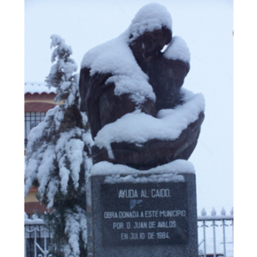 Escultura Ayuda al Caído