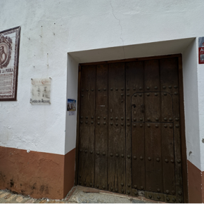 Acceso al Palacio del Vizcondado 
