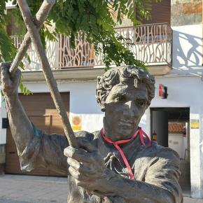 Estatua en Garbayuela.
